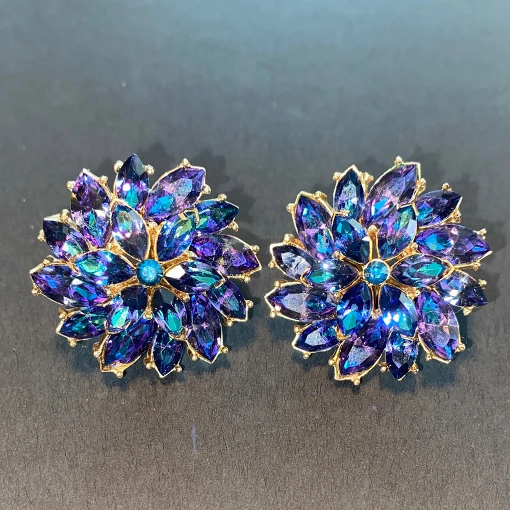 VTG Crown Trifari Dazzling Heliotrope Rhinestone in Blue and Purple - Picture 1 of 4